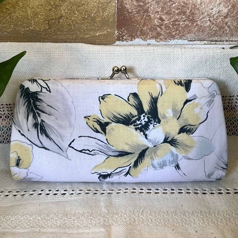 Floral Artistic Hard-Bodied Rectangular Women’s Kiss-Lock Daytime/Evening Clutch